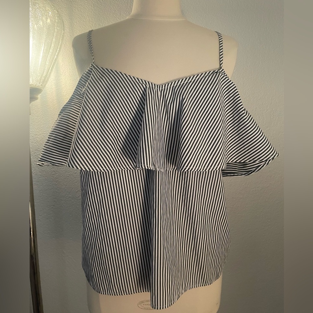 Miley & Molly off the shoulder top size XL, fits like a Large